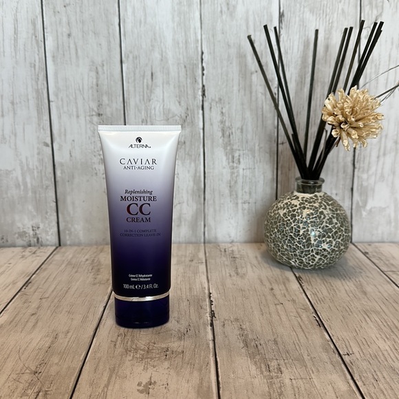 NIB MAKEUP BUNDLE - Picture 2 of 7